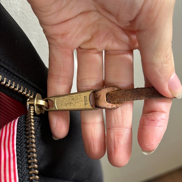 Herschel Supply Company Classic Black Backpack - Picture 4 of 7